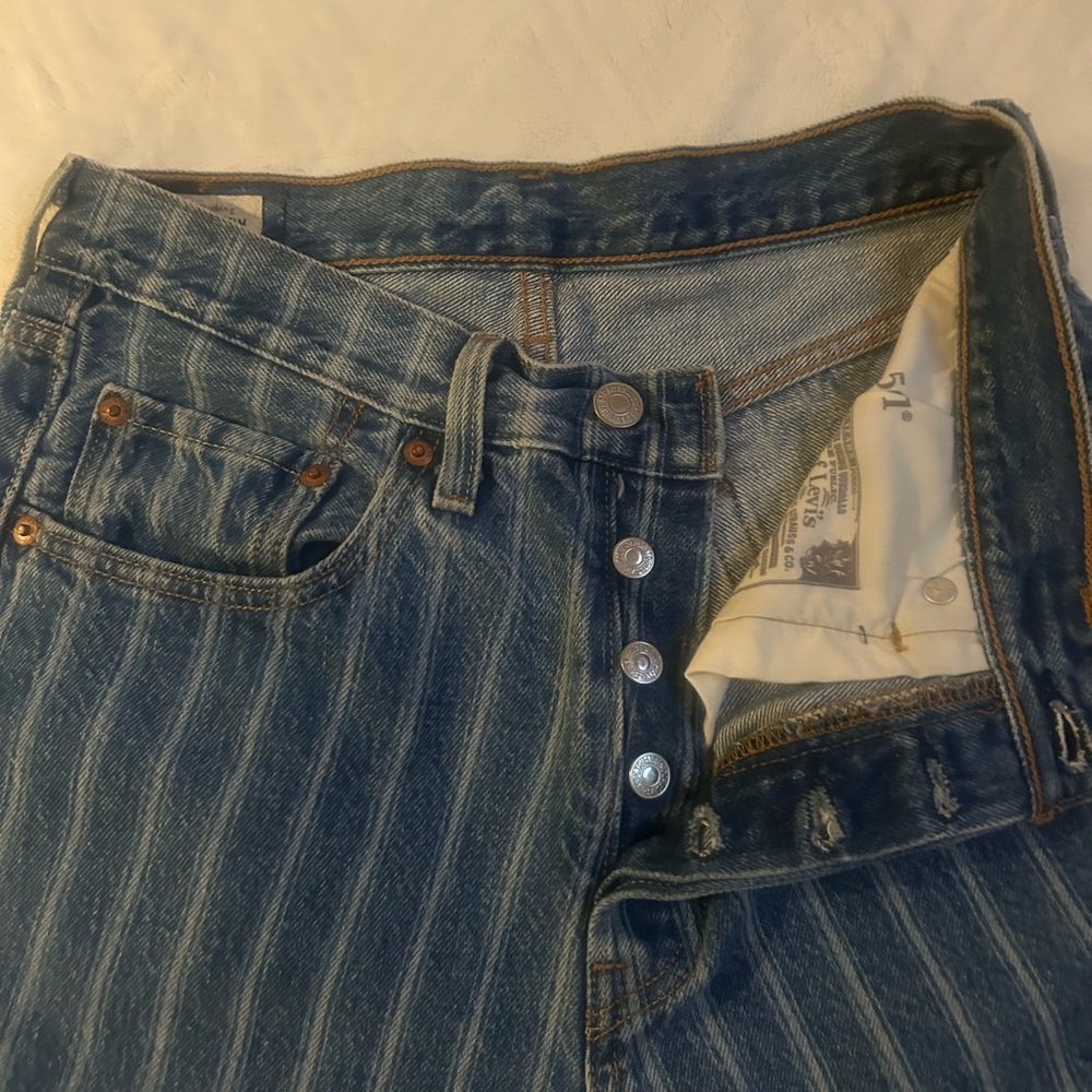 Levi's Ankle Cropped Blue Jeans with Vintage Look